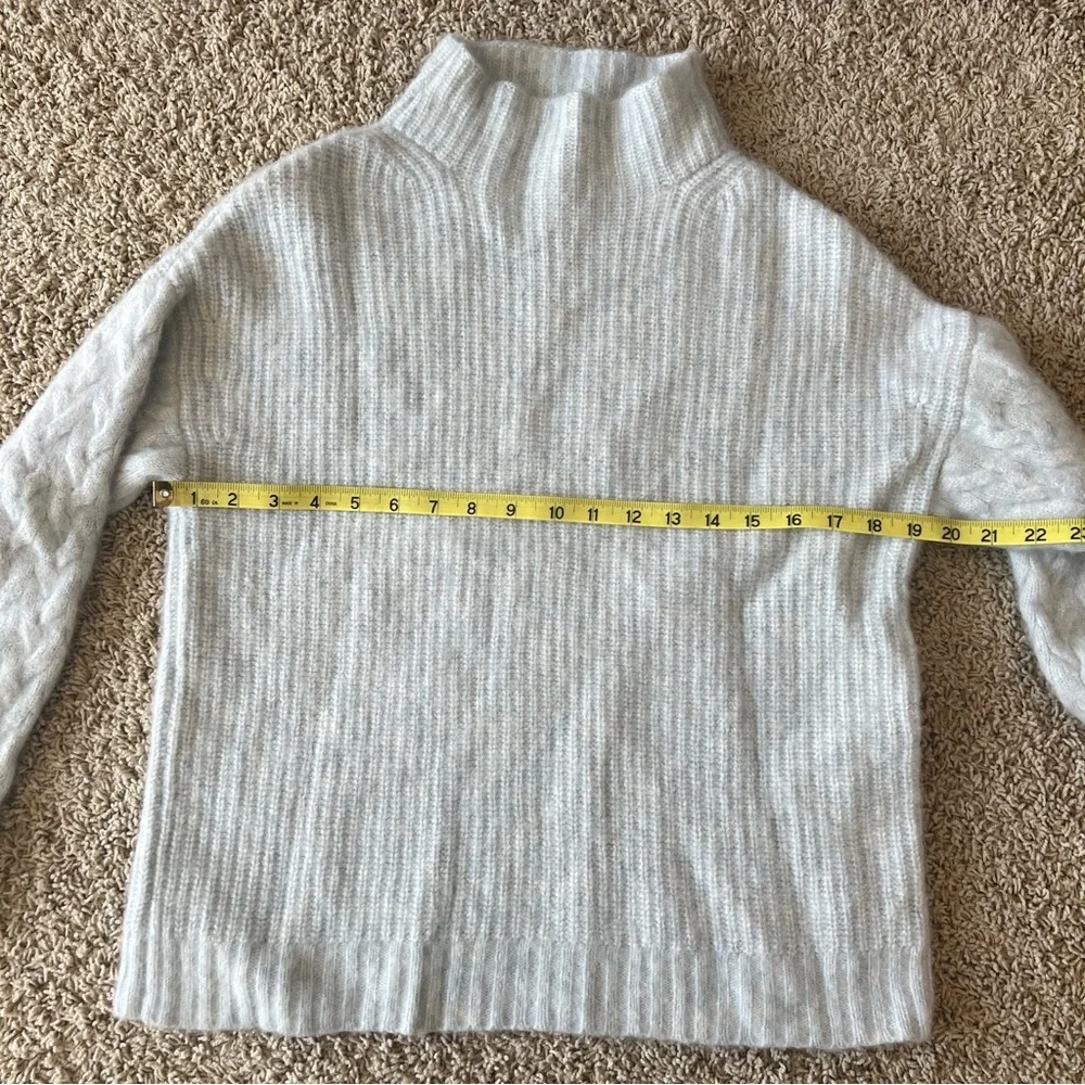Nordstrom Signature Cashmere and Silk Sweater Size Medium Light Blue N7